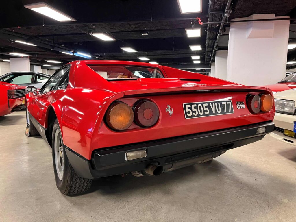 FERRARI 308 GTB « VETRORESINA » de 1976 rouge vendue 95880€